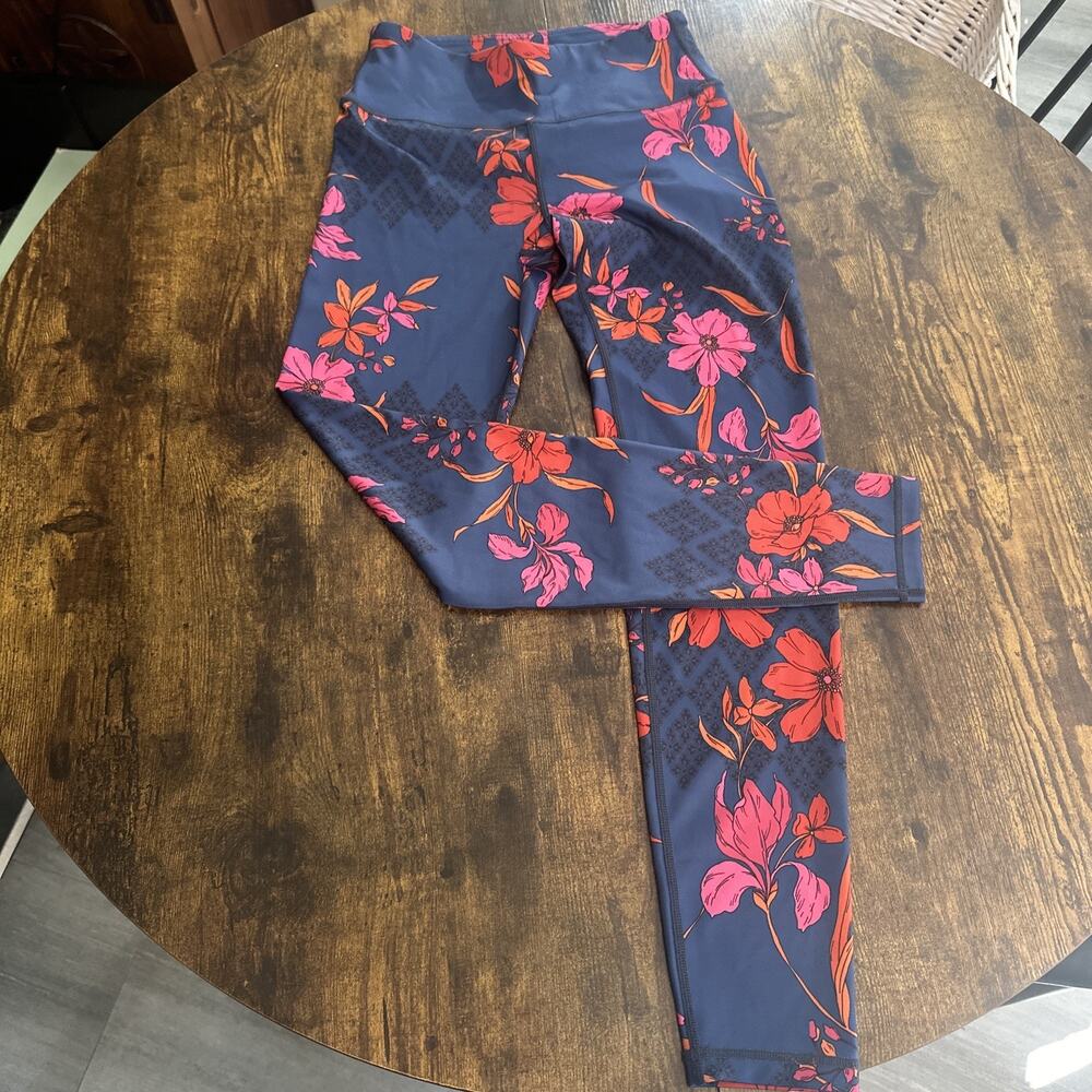 Yelete Active Women's Navy Blue Pink Organge Floral Leggings Small